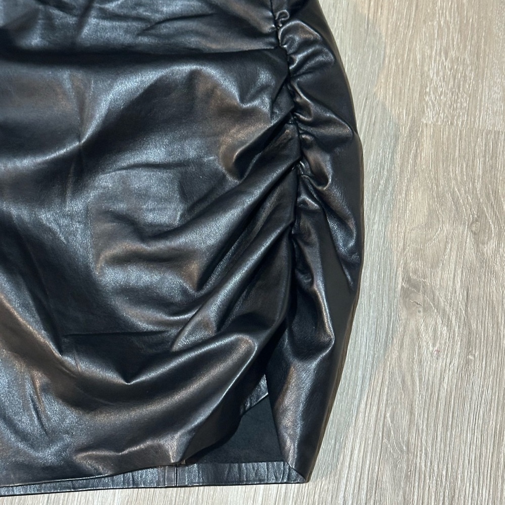 Zara Black Faux Leather Skirt with Side Ruching Size S 🦄 - Picture 3 of 7